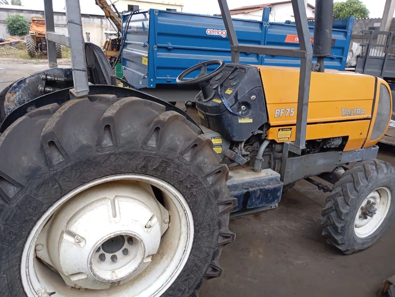 VENDO TRATOR VALTRA BF135 