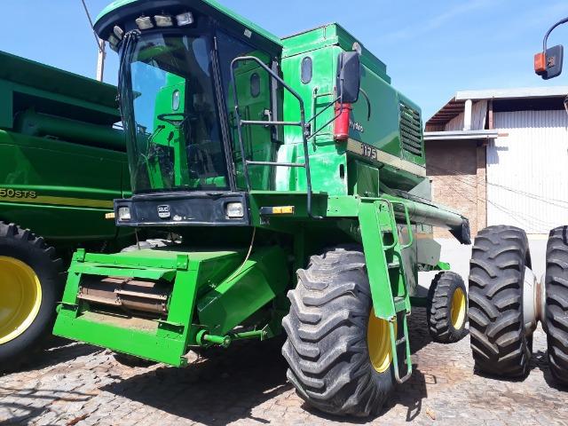 Colheitadeira de Grãos John Deere 1175