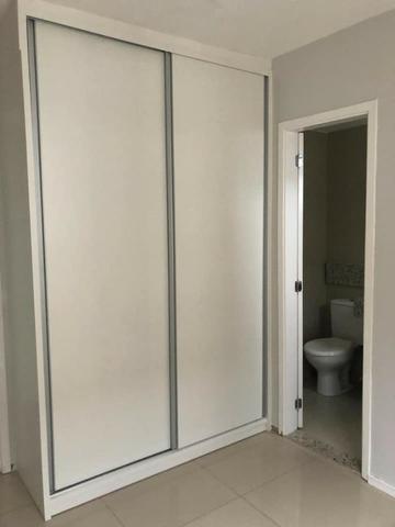 Apartamento com móveis projetados - Cond. Clube Costa Araçagi - Foto 2