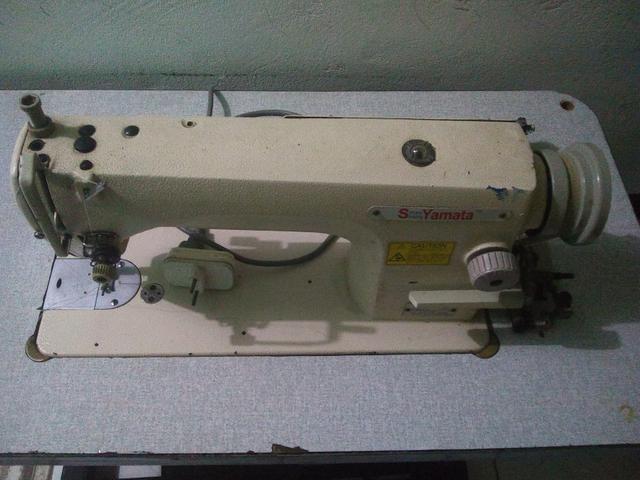 Máquina de costura em ótimo estado