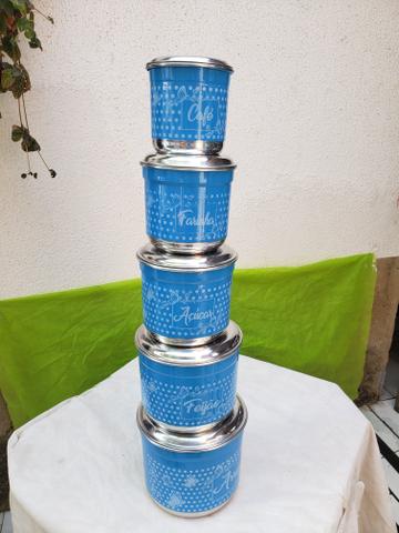 Latas de mantimentos