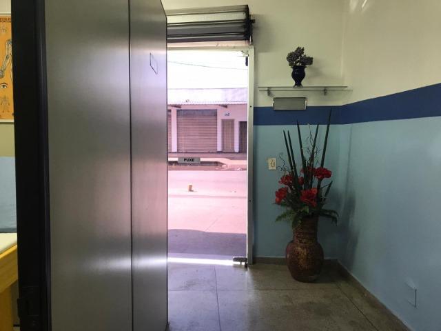 Sala Comercial próximo ao Colégio Militar na Avenida 24 de Agosto, bairro Alexandrina - Foto 4