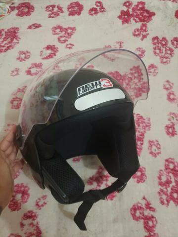 Capacete semi novo