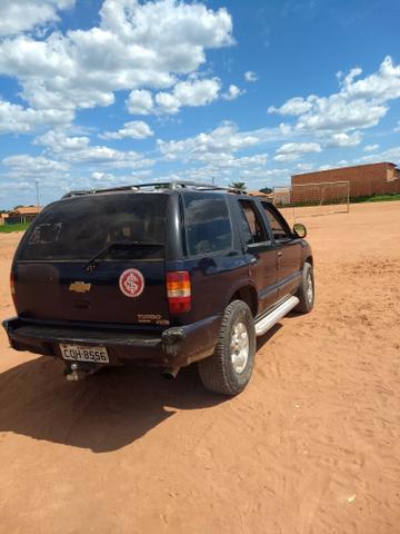 Vendo Blazer S10 Dlx, cor azul, Ano 97/98 turbo diesel 4x2 - Foto 3
