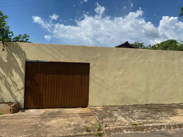 Casa bem localizada na 307 norte, próximo à feira 307 norte - Foto 2