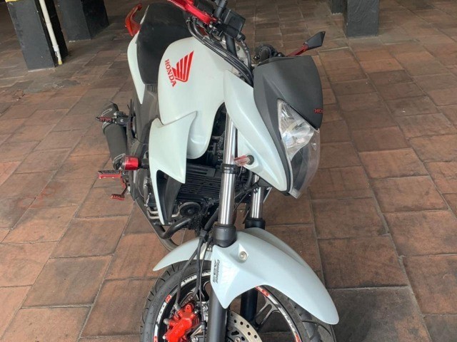 GONDA CB 300 /2013/14 VENDO URGENTE