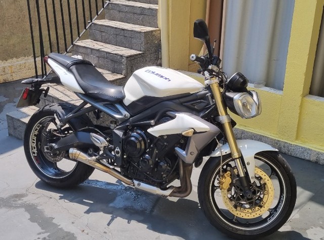 TRIUMPH STREET TRIPLE 675