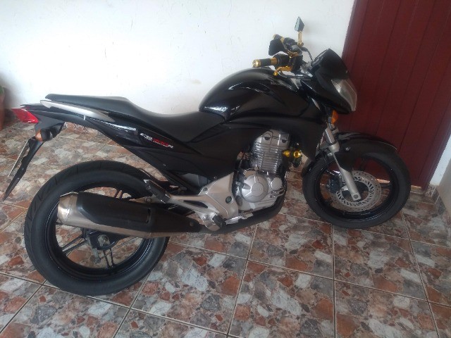 CB 300