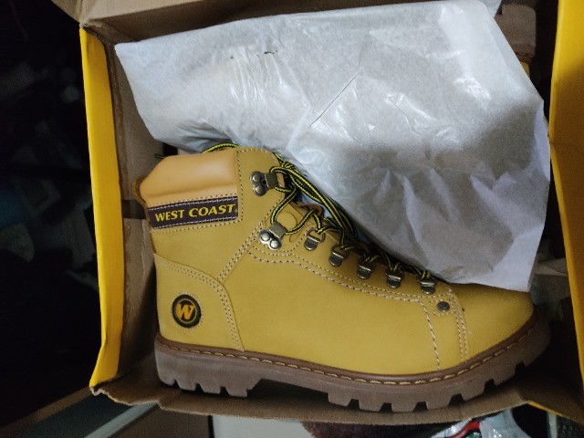 Bota Coturno West Coast Couro Worker Palha Nova número 41 - Roupas e  calçados - Parque Erasmo Assunção, Santo André 1012572221 | OLX