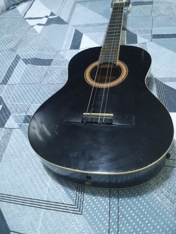 vendo violão preto semi novo eletrico menphis ou troco por teclado. - Foto 4