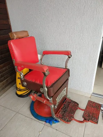Vista frontal da antiga cadeira de barbeiro