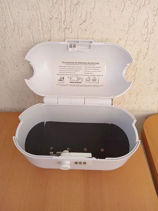 Porta treco com trava e senha. Encaixa na espreguiçadeira. - Foto 3