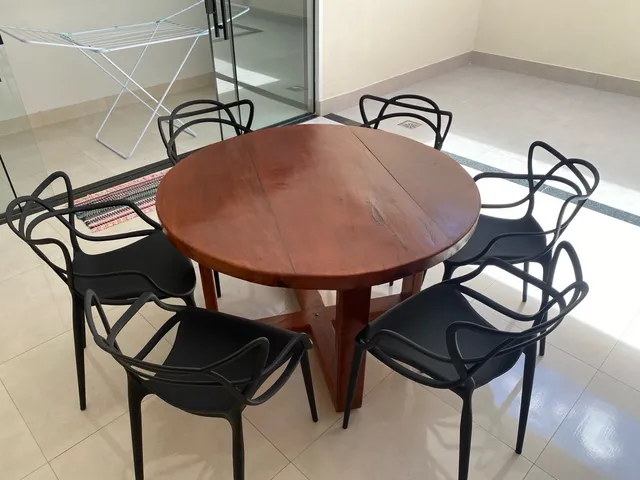 Mesa de madeira rústica redonda