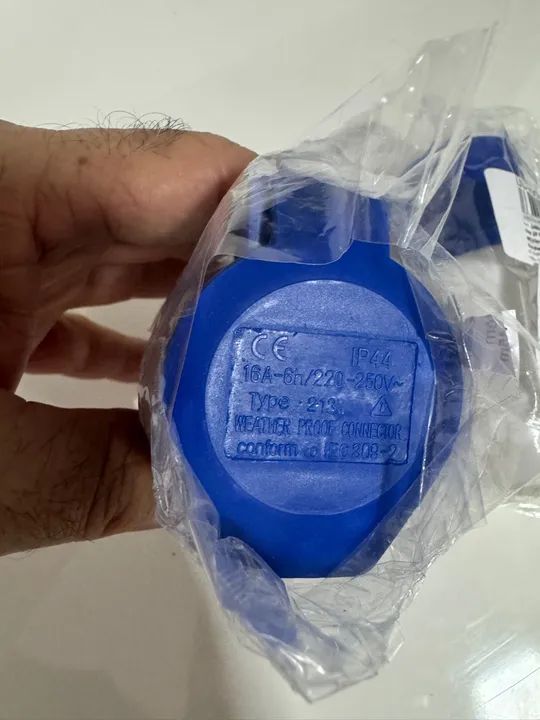 Par de conectores industrial de 16 amperes macho e fêmea novo 110/220 250 watts - Foto 2