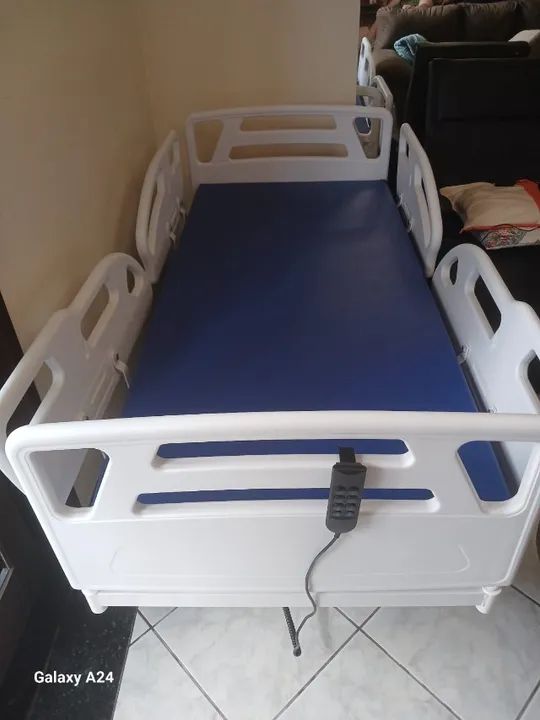 Cama Hospitalar Motorizada com Elevação do Leito, em perfeito estado! usada somente 4 dias