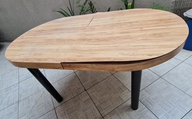 Mesa de Madeira extensível. 