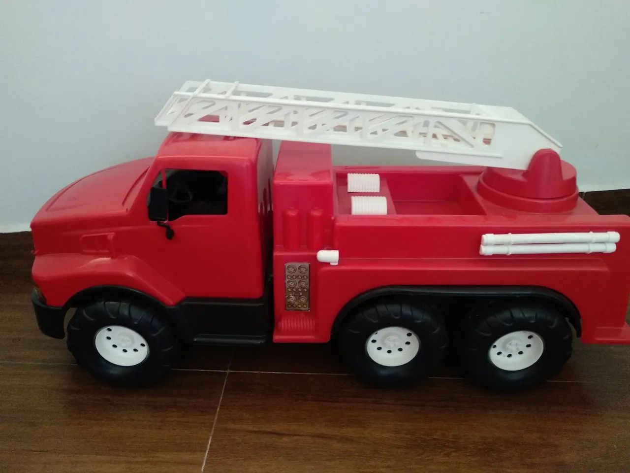 Caminhão de Bombeiros Brinquedo - Foto 2