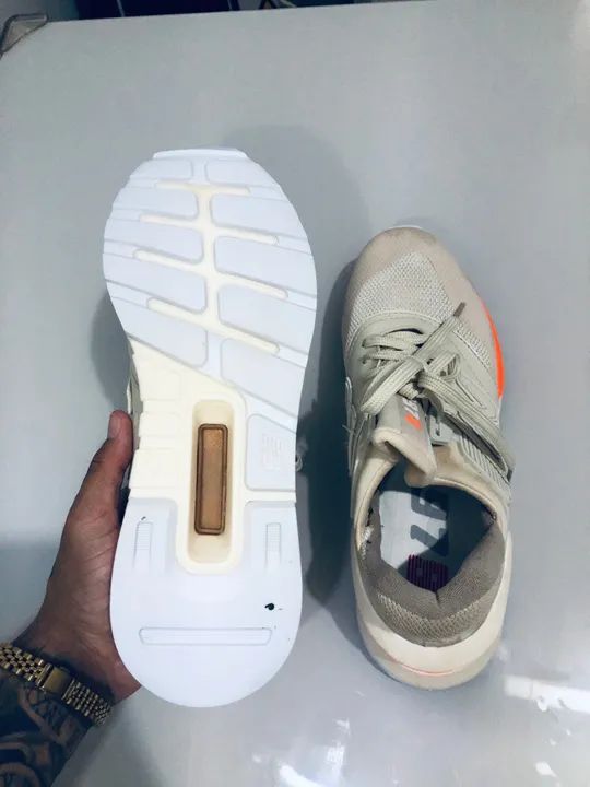 Tênis New Balance 997S bege e laranja - Tamanho 40 - Foto 2