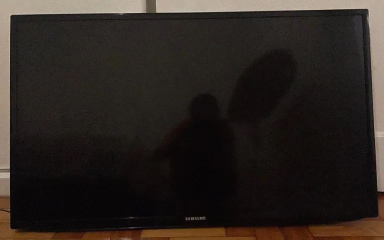 TV 40? LED Samsung Full HD com Conversor Digital e Entradas HD