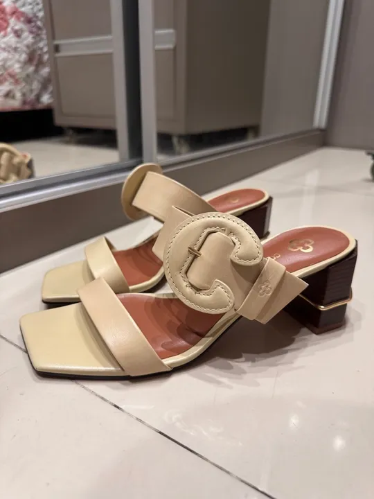 Tamanco feminino em couro bege Capidarte