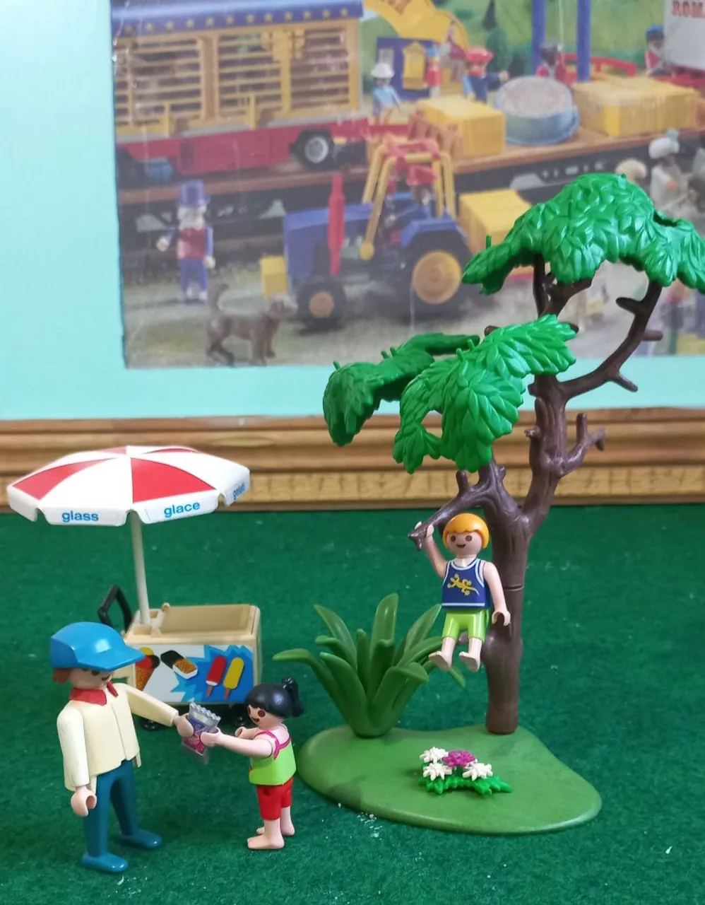 Playmobil - Sorveteiro e Crianças na Árvore