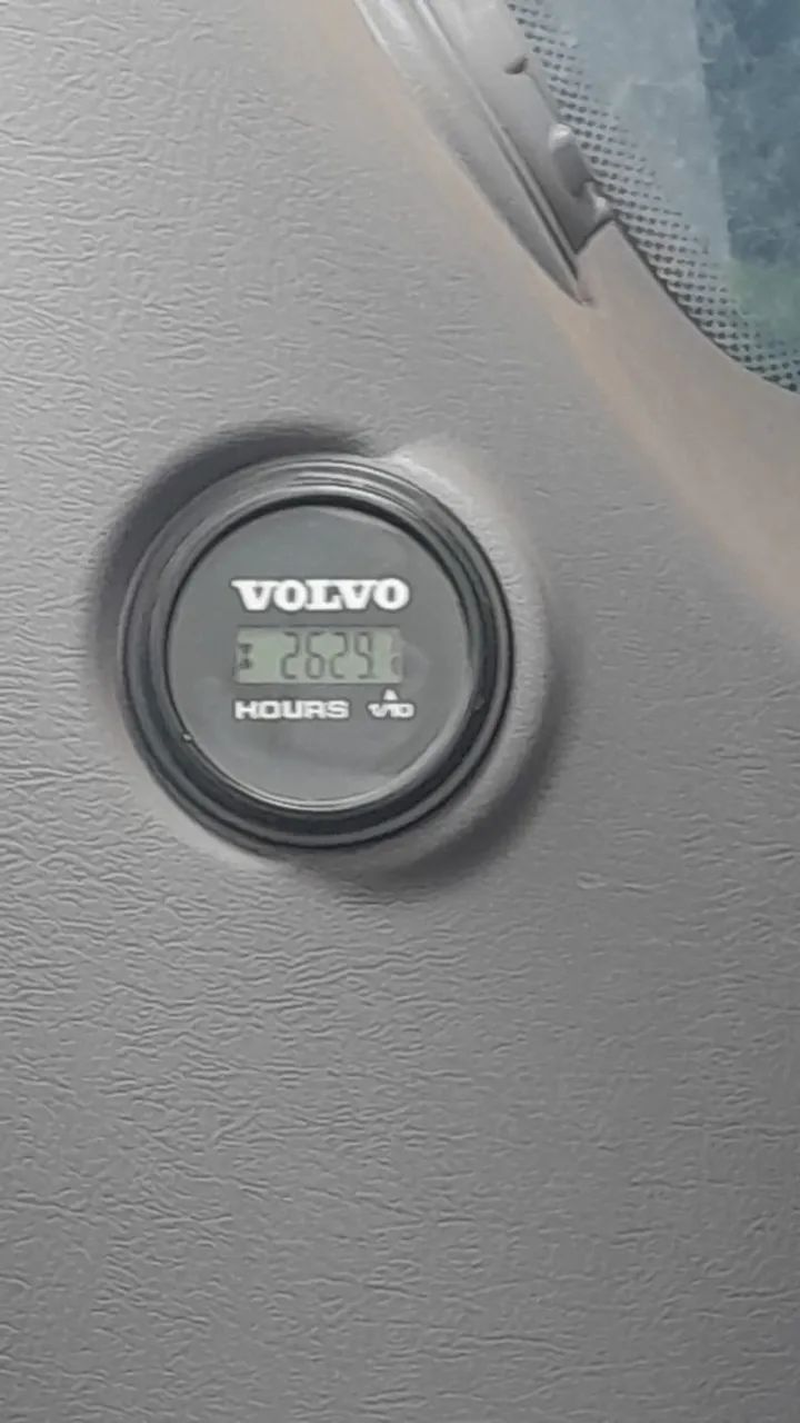 Escavadeira EC140DL ano 2023, com apenas 2650h - Foto 3