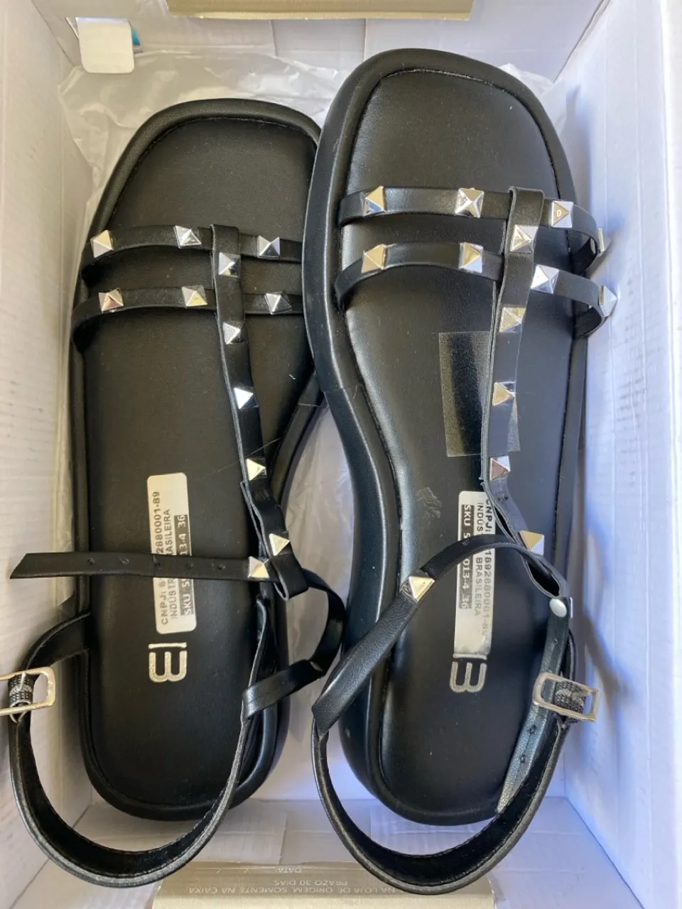 Sandália Feminina Flatform Tiras Tachas. N°36 . Usada uma vez apenas. R$ 50,00