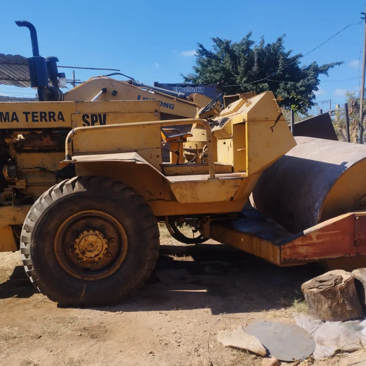 Rolo compactador tema Terra 735