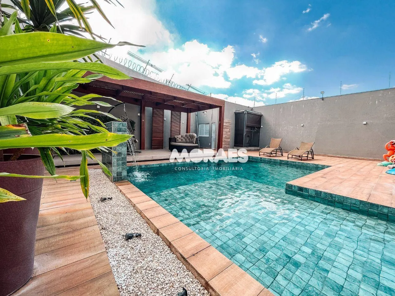 Casa em Alto Padrão com 3 suítes à venda, 392 m² por R$ 2.200.000 - Residencial Primavera