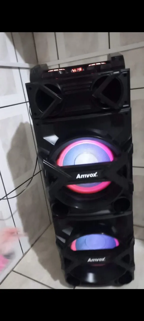Caixa de Som Amvox com LEDs