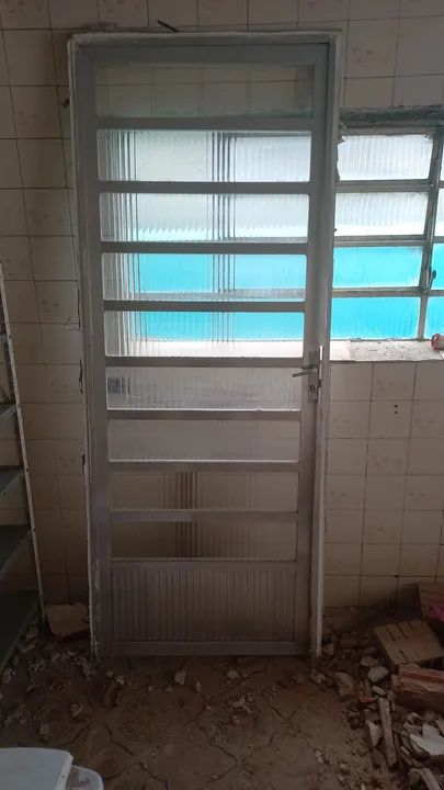Porta de Aluminio Padrão 9 Vidros Fixo 2,10 m x 80 cm . - Foto 4