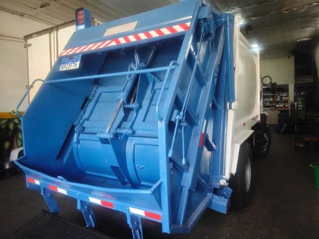 Caminhão Coletor Ford Cargo 1317 4x2 Reduzido  - Foto 2