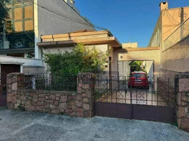 Quintal com 3 casas na Mooca - 296m²