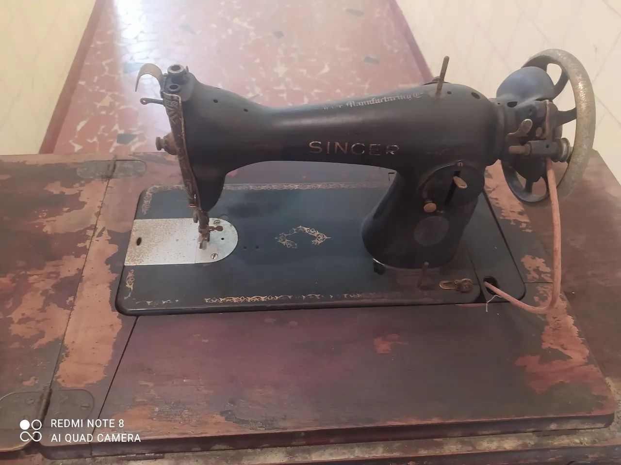 Máquina de costura Singer antiga - Foto 2