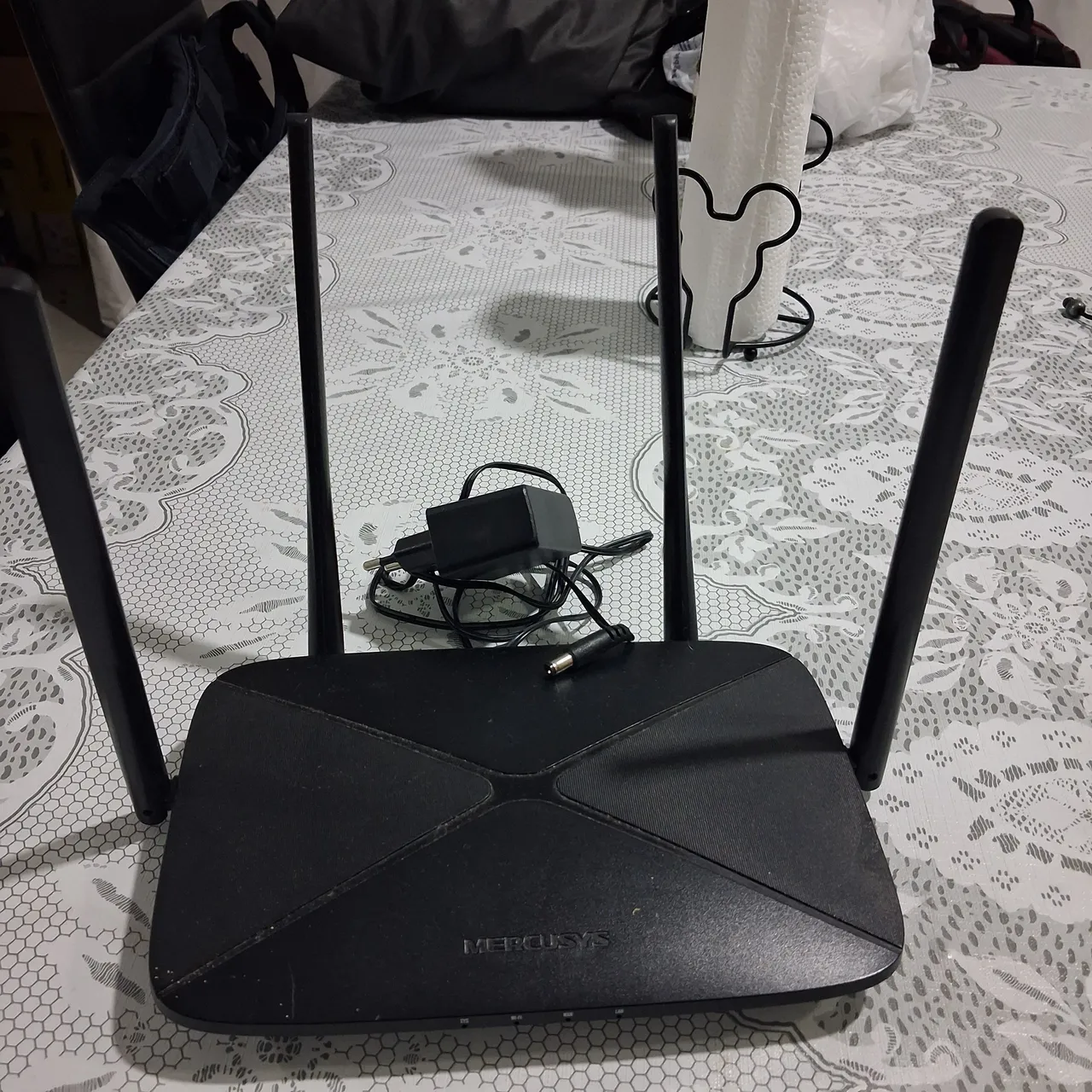 Roteador Mercusys com 4 antenas