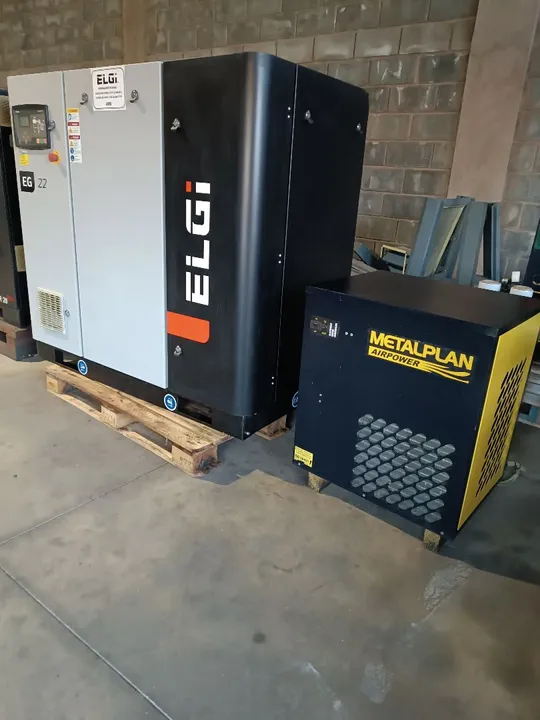 Compressor de ar ELGI EG22-30hp,com inversor de frequência,132pcm/ 8.5Bar/380v e secador