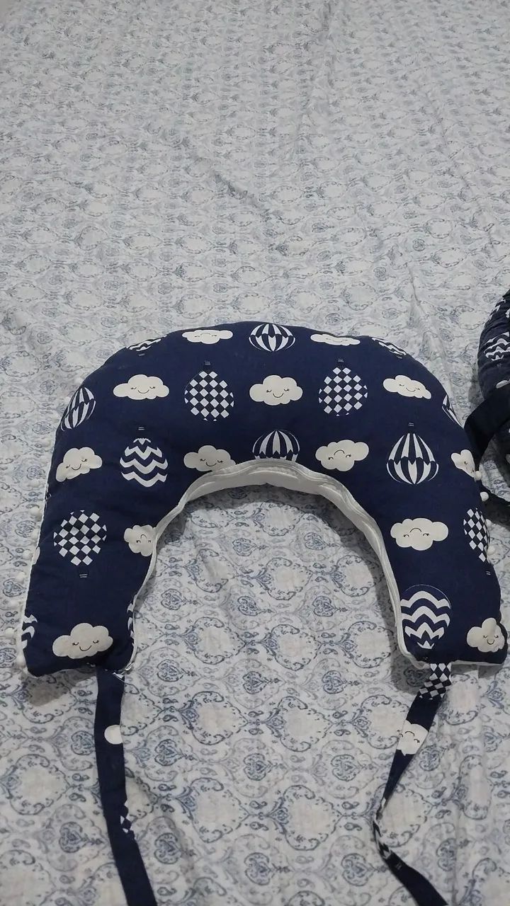 Travesseiro de amamentação para bebê + Ninho- Azul com nuvens