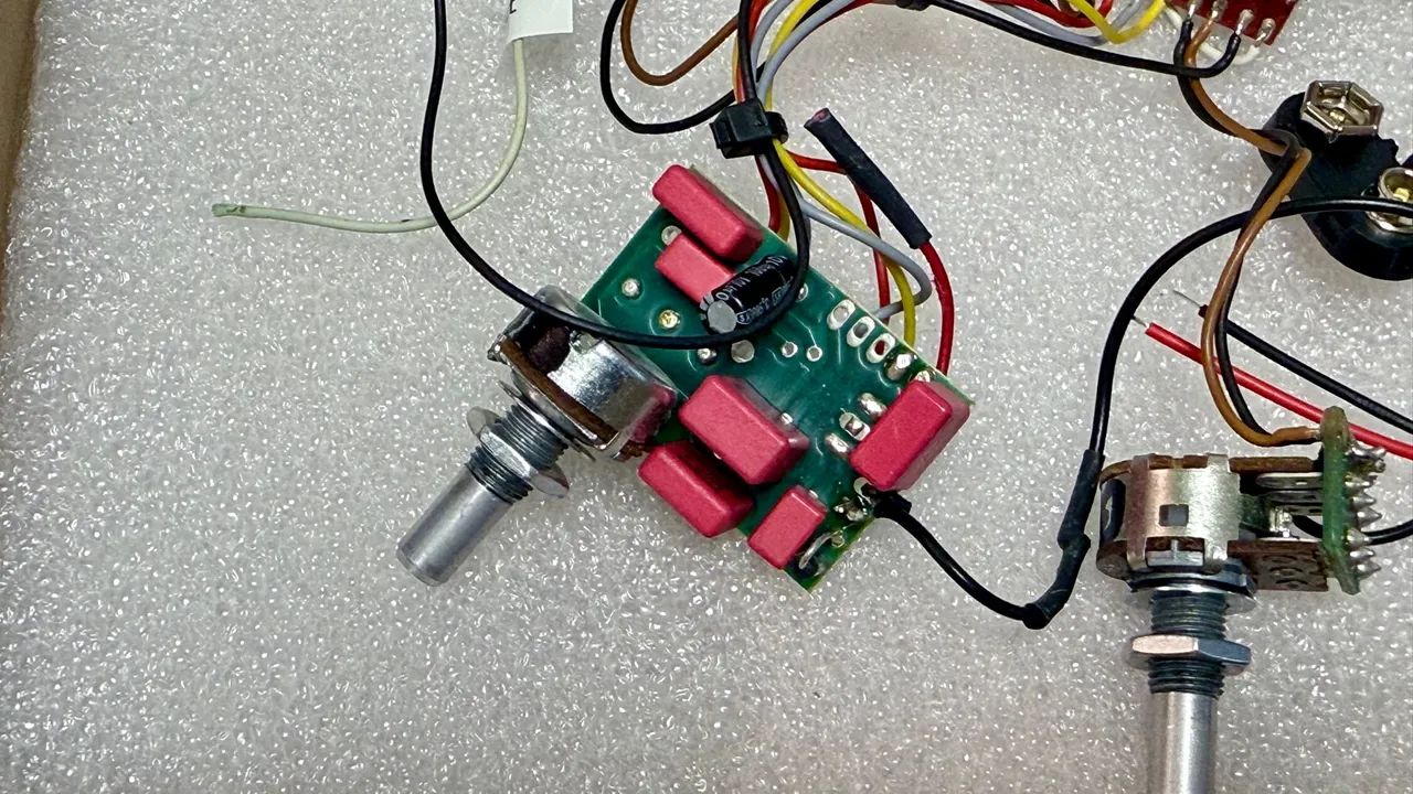 Preamp p/ Baixo GLOCKENKLANG 9 ou 18v 4 potenciômetros  - Foto 5