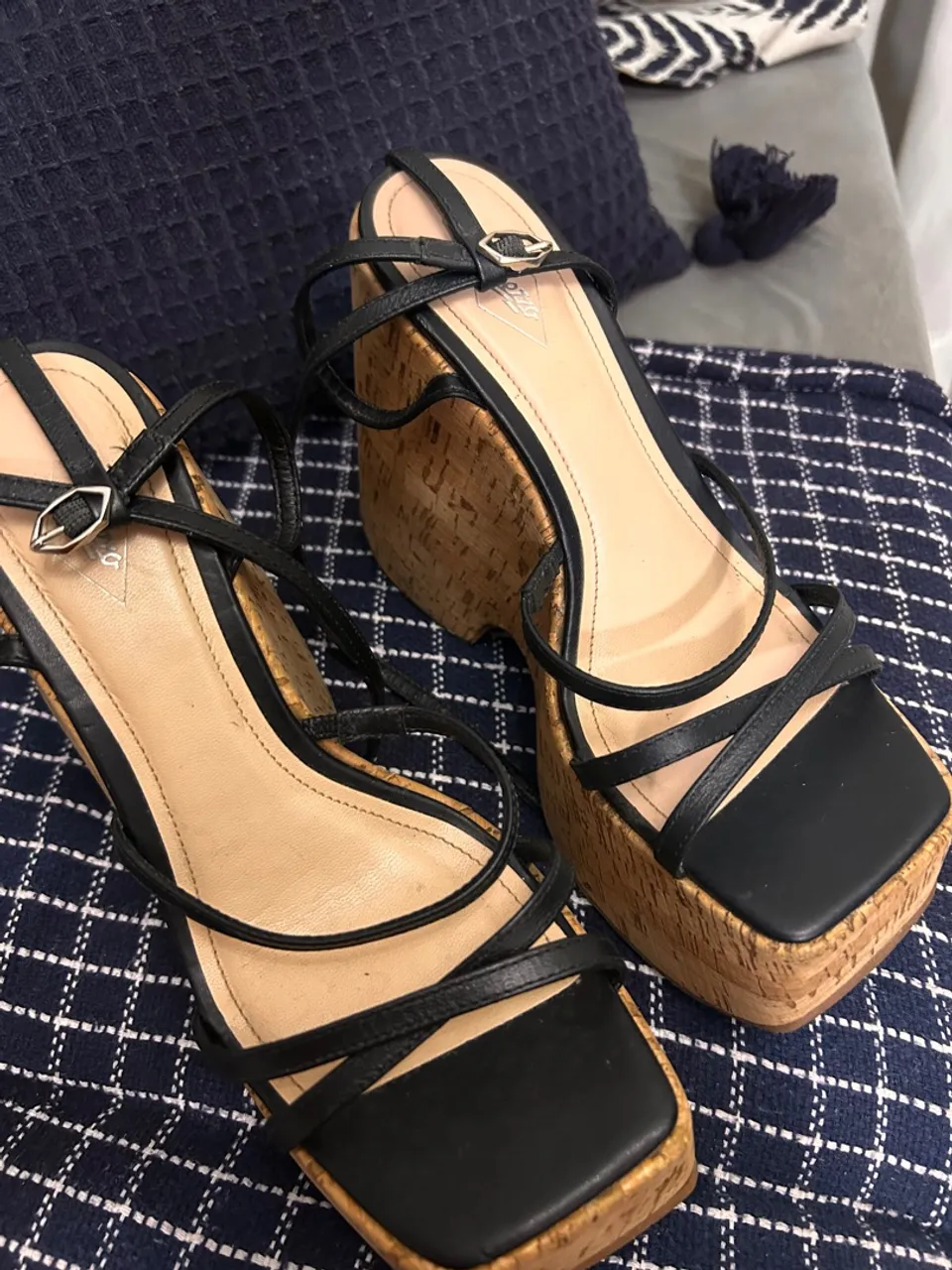 Sandália Plataforma Preta - Elegância e Conforto
