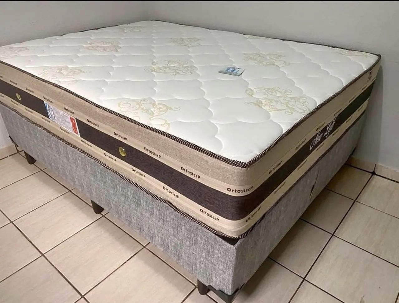 Cama Box e colchão  de 35 cm molas  ensacadas 