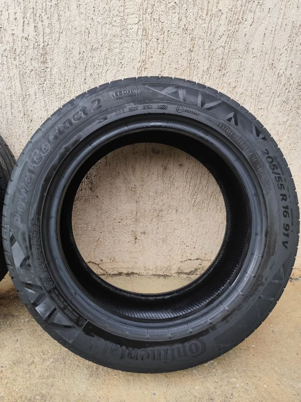 Pneu Continental PowerContact 2 - 205/55 R16. Valor de oportunidade