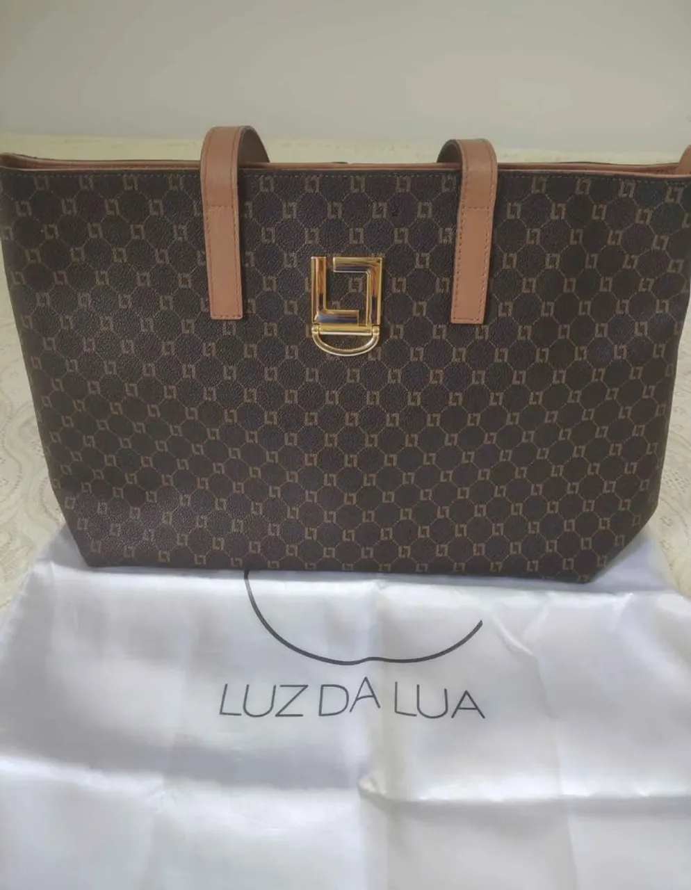 Bolsa Luz da Lua Grande semi nova