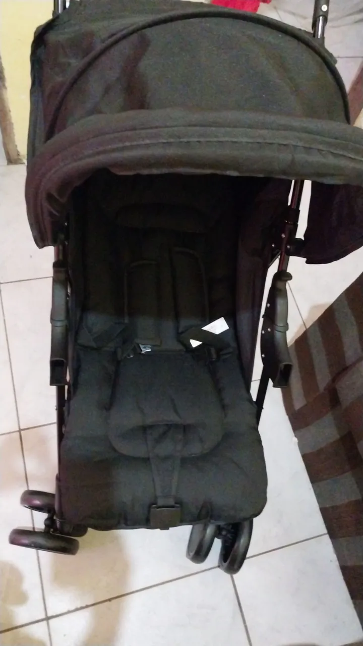 Carrinho de Bebê Compacto e Prático