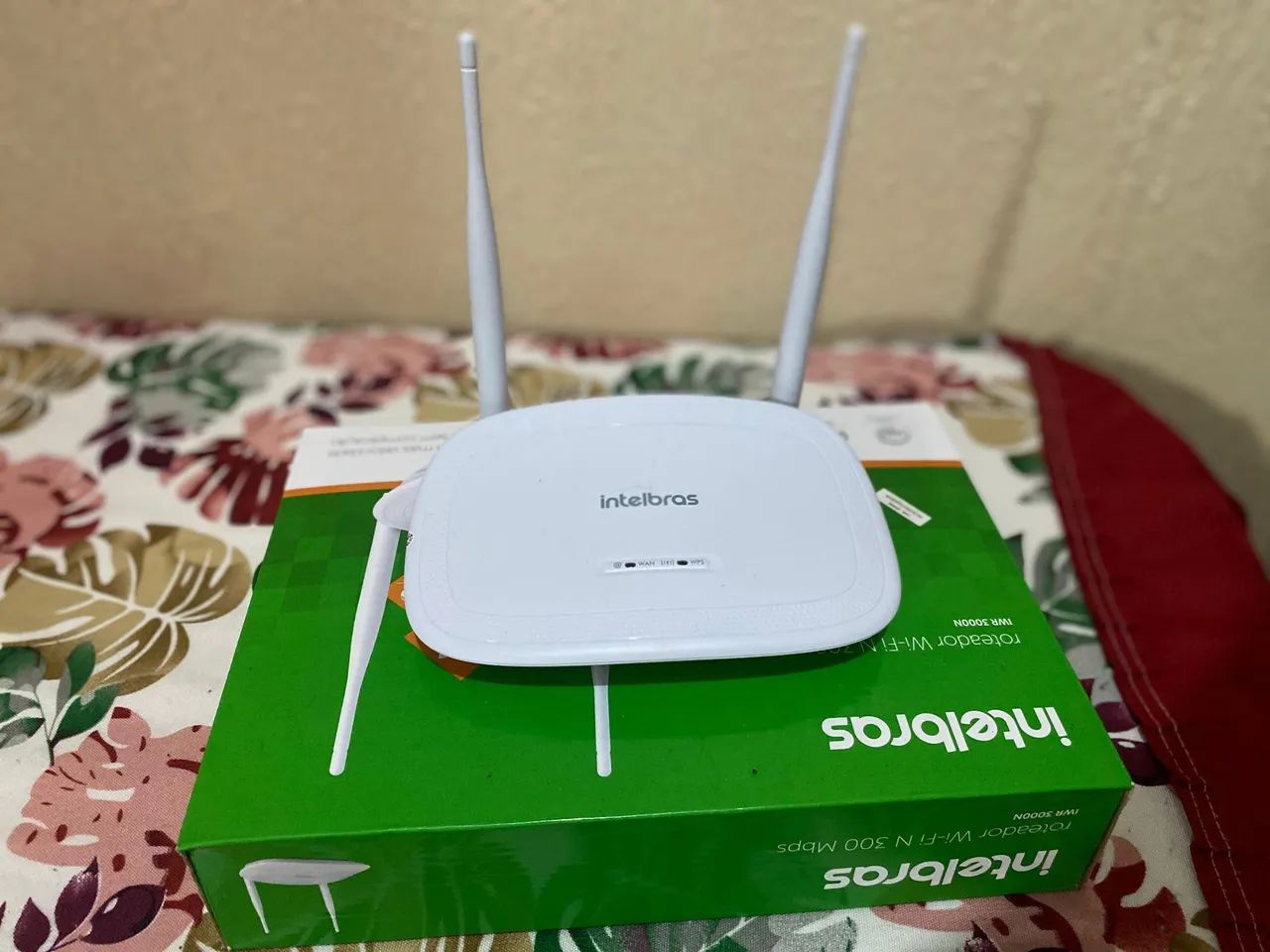 ROTEADOR E REPETIDOR DE SINAL WI-FI INTELBRAS 300 MBPS.