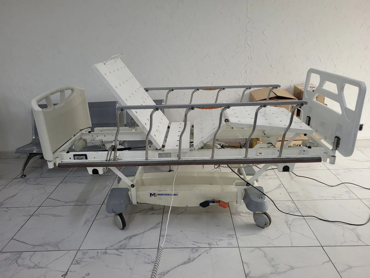 Cama hospitalar elétrica com 12 movimentos  - Foto 4