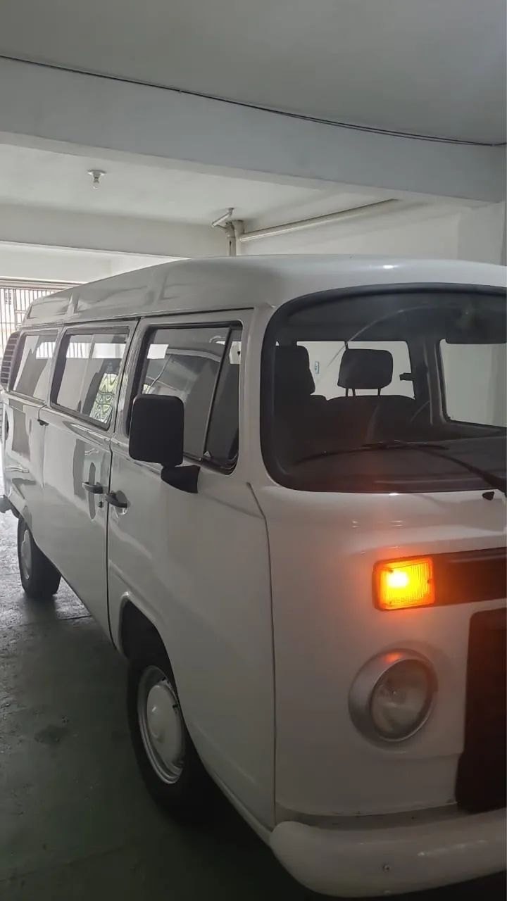 Vende-se Kombi completa 2012/2013