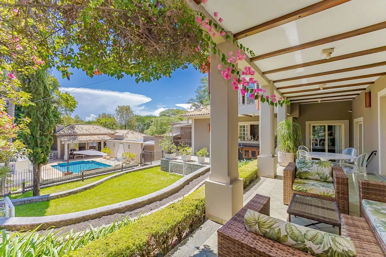 Casa de 6 Quartos no Condomínio Jardim Coroados
