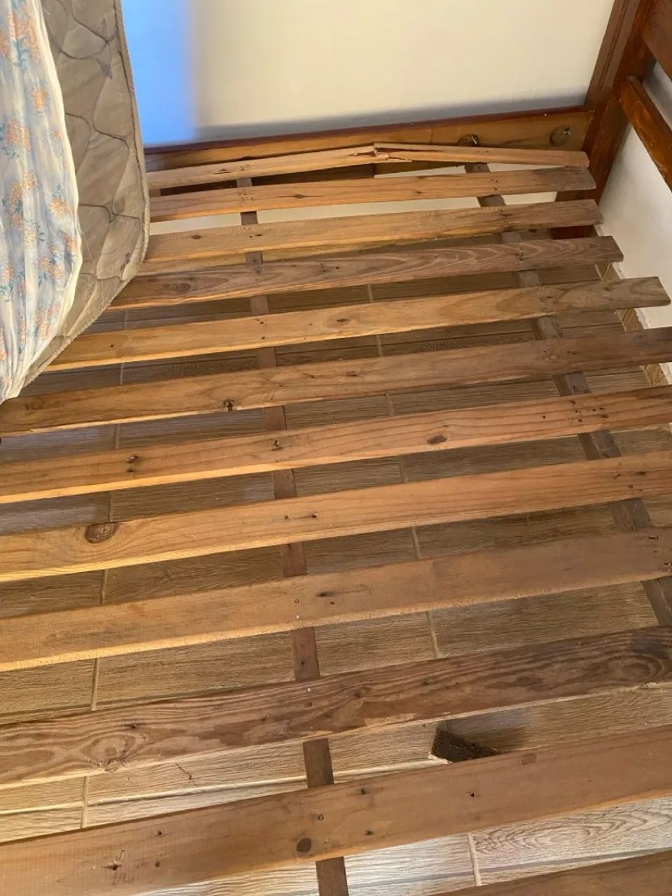 Cama de madeira maciça  - Foto 3