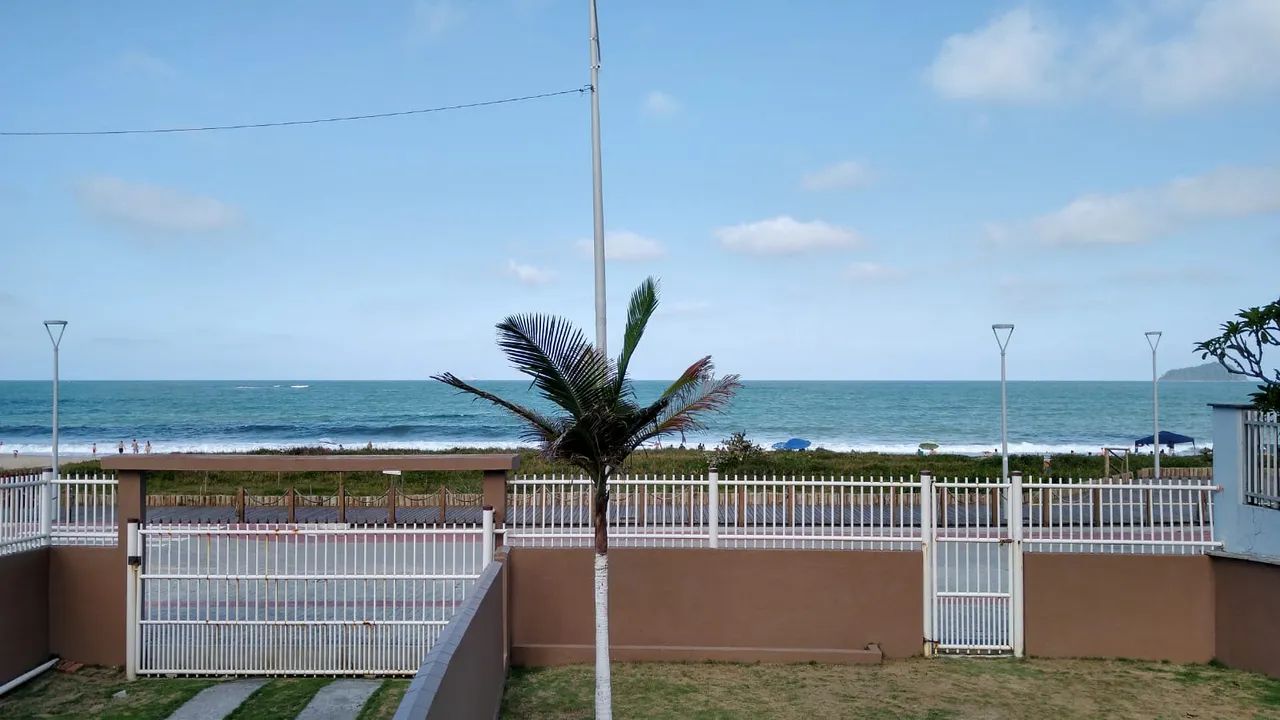 CASA FRENTE MAR PIÇARRAS SC