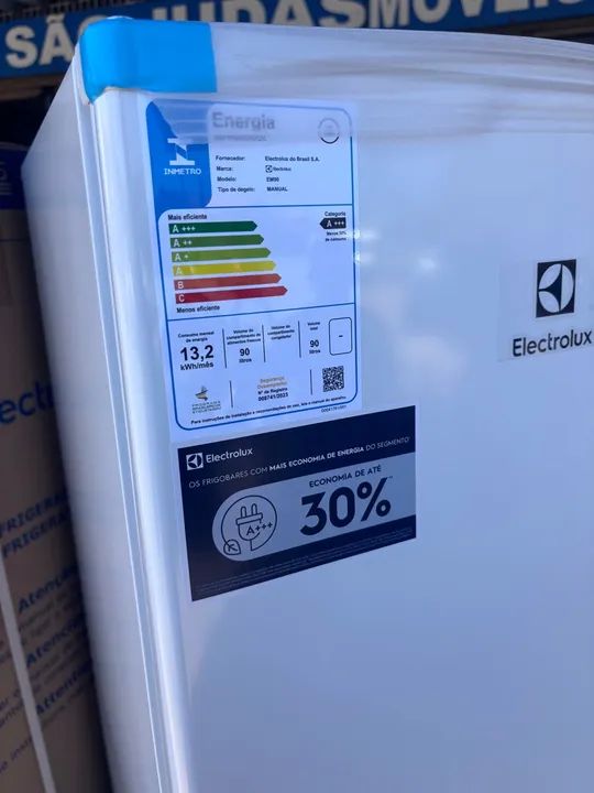 Frigobar Electrolux 90 litros novo. 
